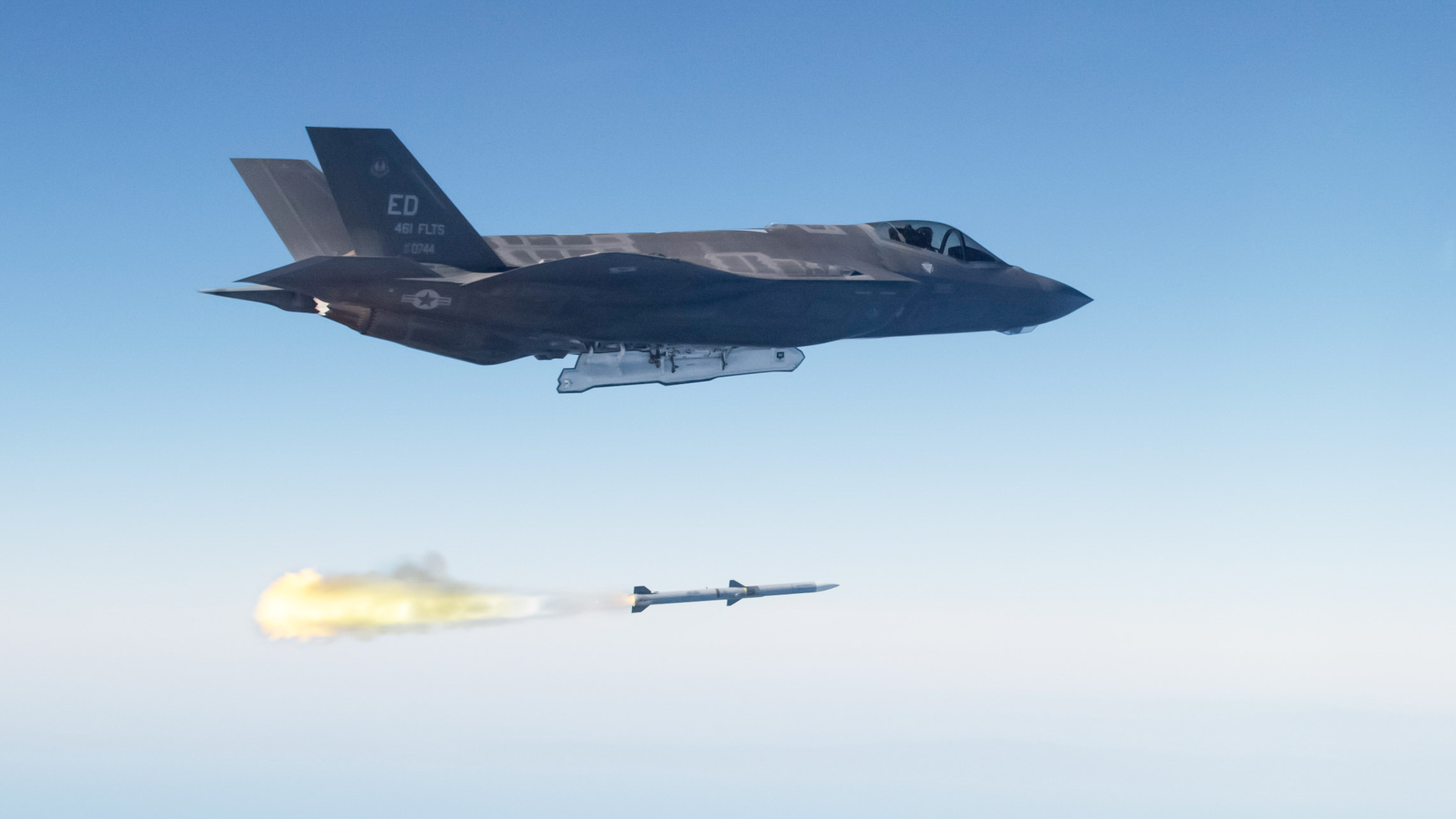 News, US Air Force, RTX complete first flight test of AIM-120C-8
