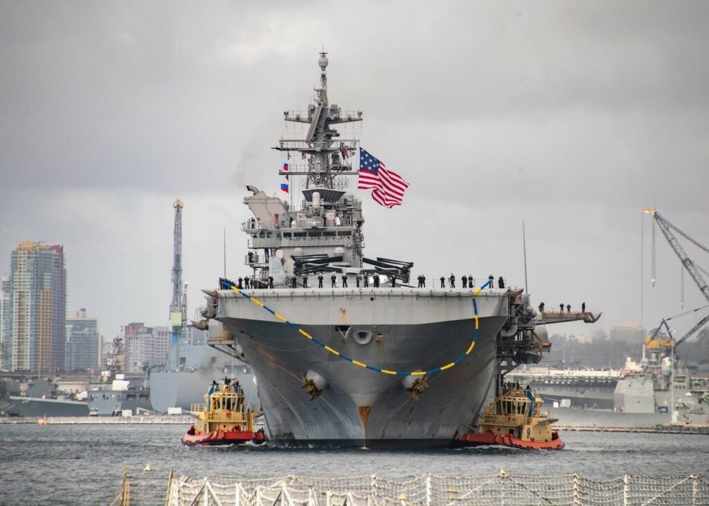 USS TRIPOLI LHA 7 & USS WARRIOR キャップ 221129-N-EB193-1088-1024x732.jpg