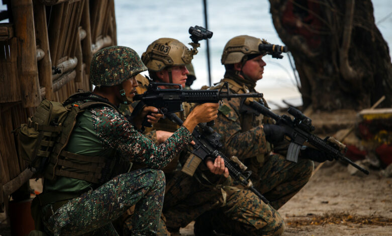 US and Philippine Marines conduct a raid rehearsal during Balikatan 22