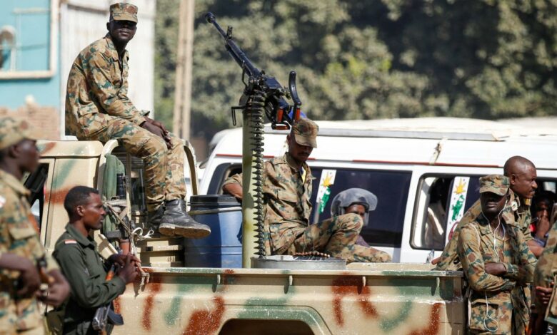 Sudanese security forces stand guard outside the foreign ministry in Khartoum on 28 January 2020