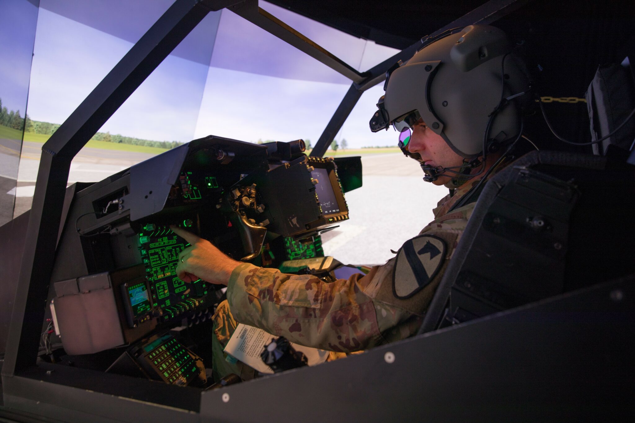 US Army Receives New AH-64E Guardian Simulator at Fort Cavazos