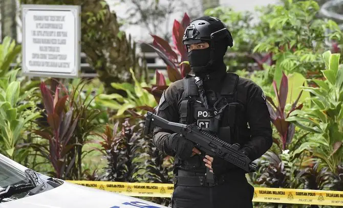 被指控与伊斯兰组织有联系的袭击者杀死了两名马来西亚警察 – 《防务邮报》