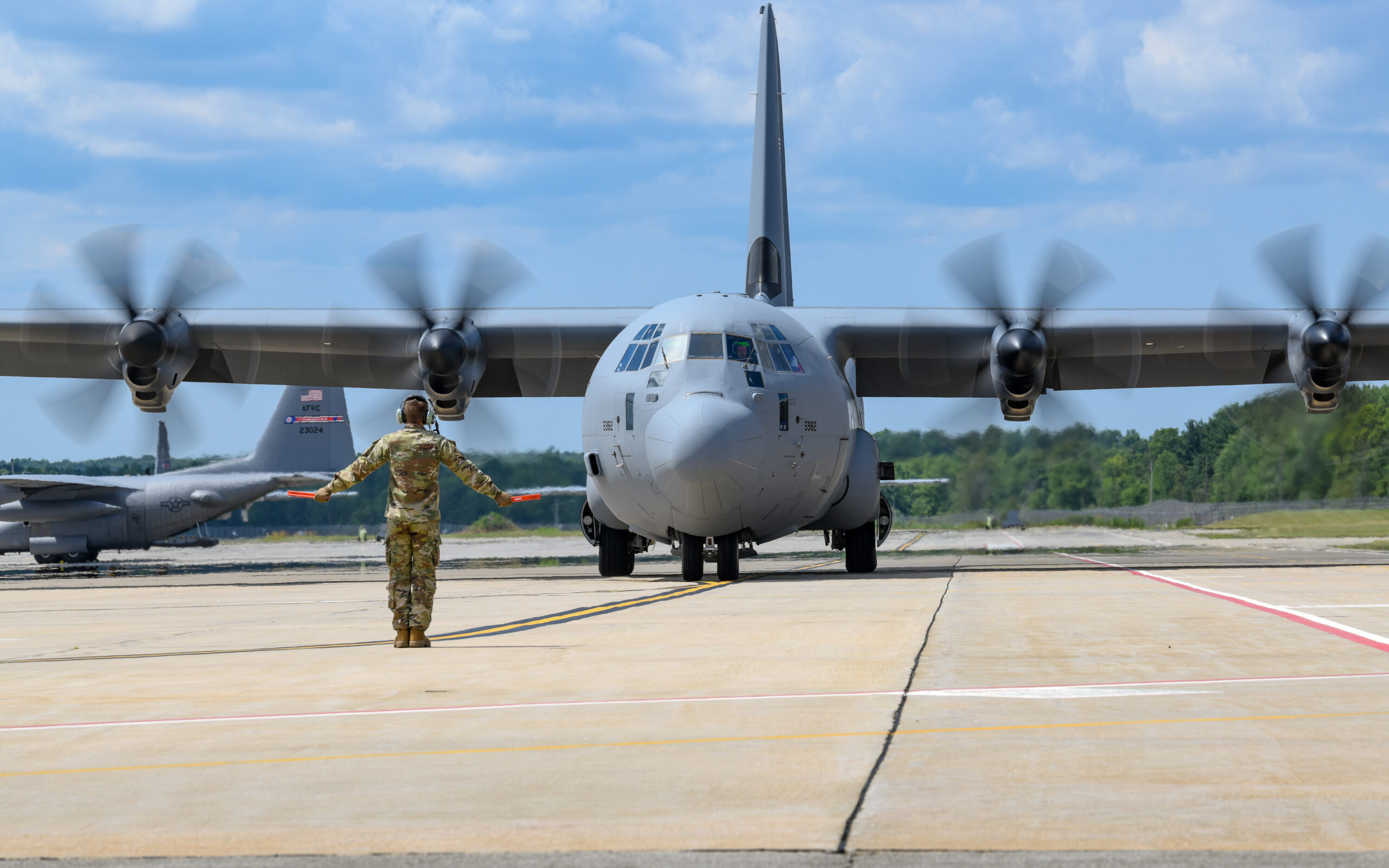 The 910th Airlift Wing’s first C-130J-30 Super Hercules aircraft is marshalled to its arrival ceremony, on July 16, 2024, at Youngstown Air Reserve Station, Ohio. The C-130J-30 landed to a standing ovation from the media, distinguished visitors and Reserve Citizen Airmen. The C-130J-30’s arrival is the first of a three-year conversion from the unit’s current C-130H Hercules fleet to the newer airframe model. (U.S. Air Force photo by Staff Sgt. Dylan Bigelow)