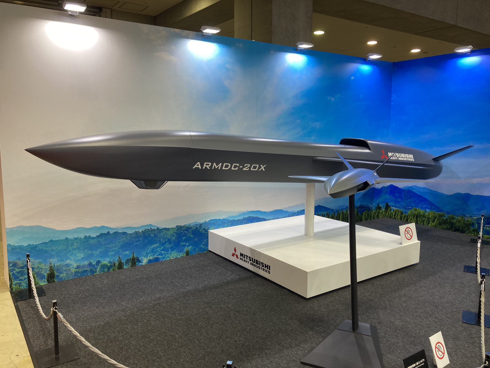 三菱重工業ARMDC-20X (Affordable Rapid Prototype Missile Drone Concept)戦闘支援無人機 #2024国際航空宇宙展 from @shark_ishi on X