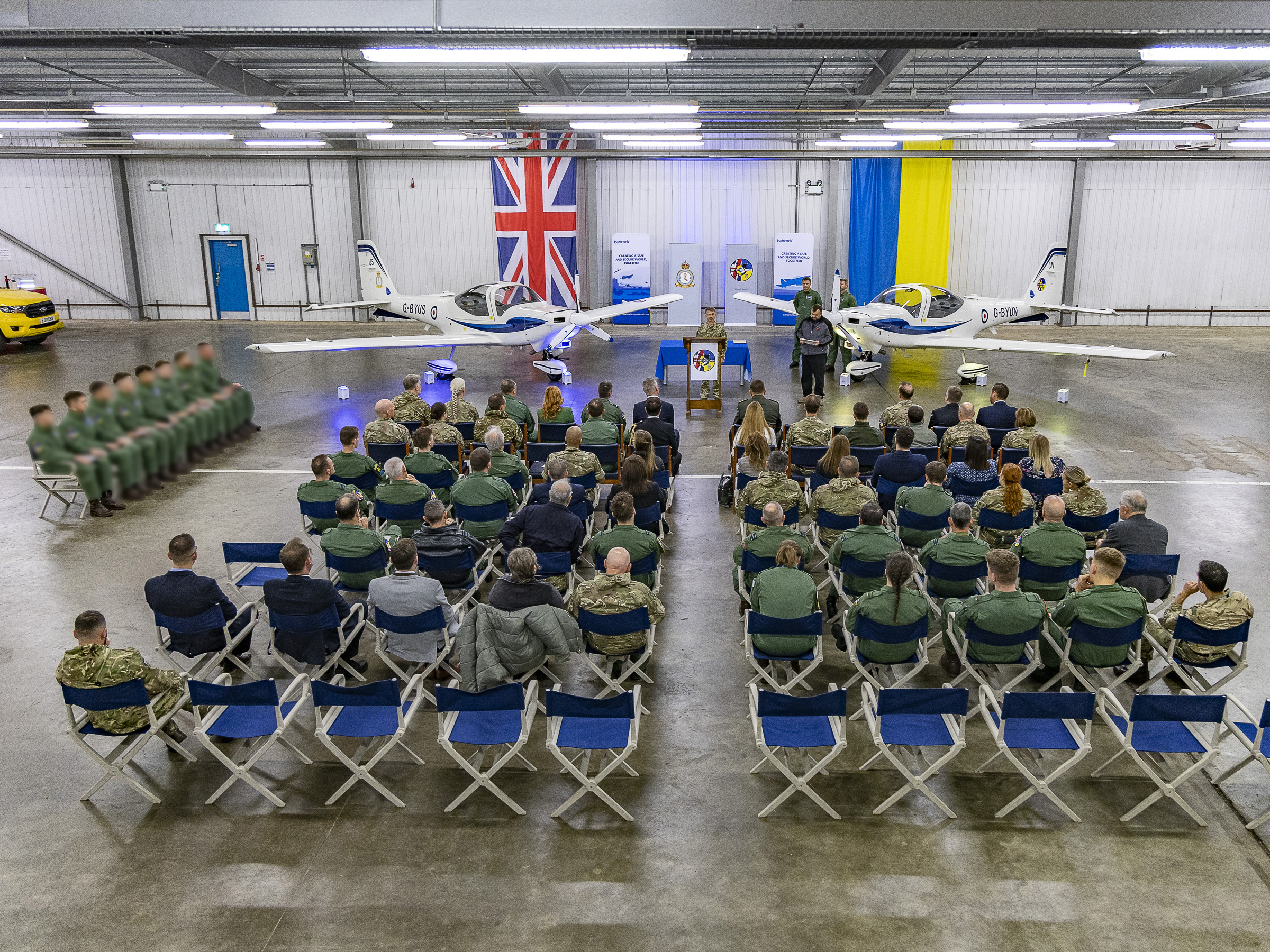 Today the latest graduation of Ukrainian pilots from RAF Elementary Flying Training took place, attended by Armed Forces Minister @LukePollard & Ukrainian Ambassador General Valerii Zaluzhnyi. The next step is advanced fast jet training & conversion to F-16 with partner nations.