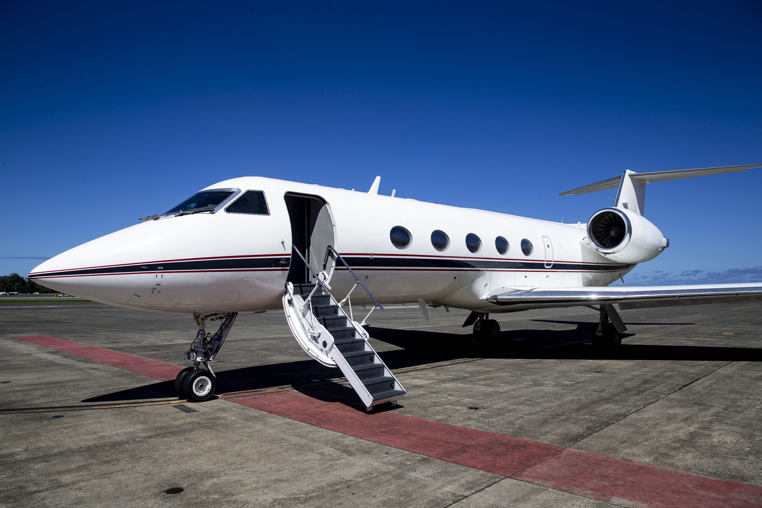 A C-20G Gulfstream aircraft arrives aboard Marine Corps Air Station Kaneohe Bay after being transferred to United States Marine Corps control from the United States Navy, Marine Corps Base Hawaii, Oct. 31, 2018. The new C-20G aircraft was obtained to replace the only other C-20G Gulfstream in the Marine Corps, the iconic "Grey Ghost" while it undergoes heavy maintenance. (U.S. Marine Corps photo by Sgt. Alex Kouns)