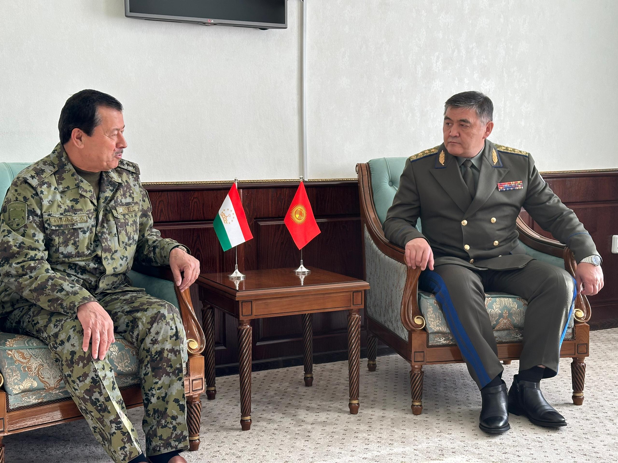 Tajikistan's Saimumin Yatimov and Kyrgyzstan's Kamchybek Tashiev at a border demarcation deal