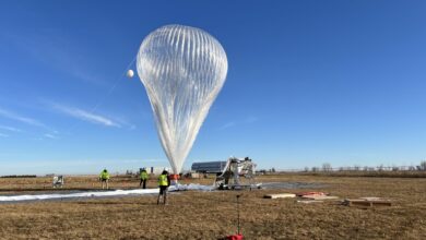 Experts preparing a stratospheric balloon for flight