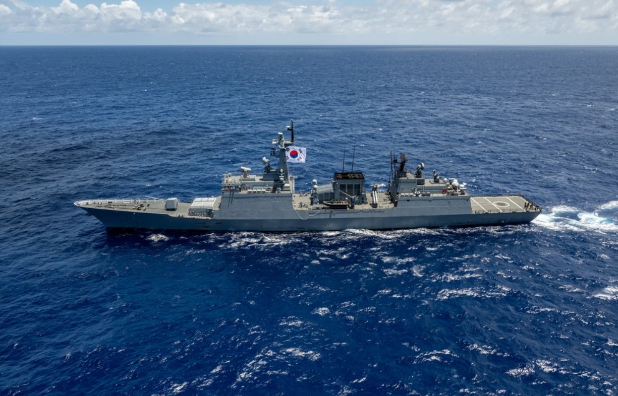 South Korean Navy destroyer ROKS Chungmugong Yi Sun-sin.