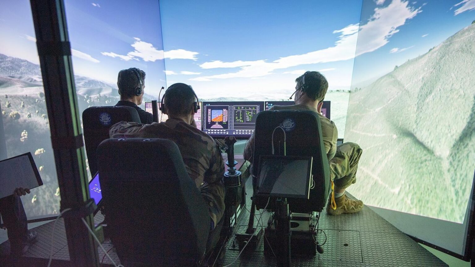 Oracle Drones US Navy Receives First Orca Drone Submarine From Boeing