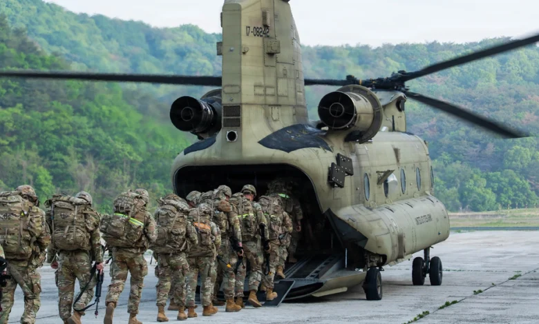 US Army soldiers board a CH-47 Chinook helicopter during air movement training in South Korea. Photo: Cpl. Tae Sung Kim/DVIDS