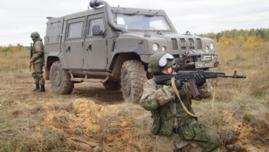 (Representative only.) Russian Ground Forces soldiers operate alongside an Iveco LMV armored vehicle. Photo: Ministry of Defence of the Russian Federation/Wikimedia Commons