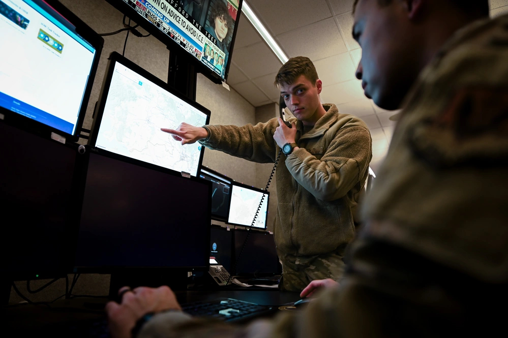 US Air Force intelligence personnel work with multiple data sources at Joint Base Langley-Eustis, Virginia. Photo: Staff Sgt. Madeline Herzog/DVIDS