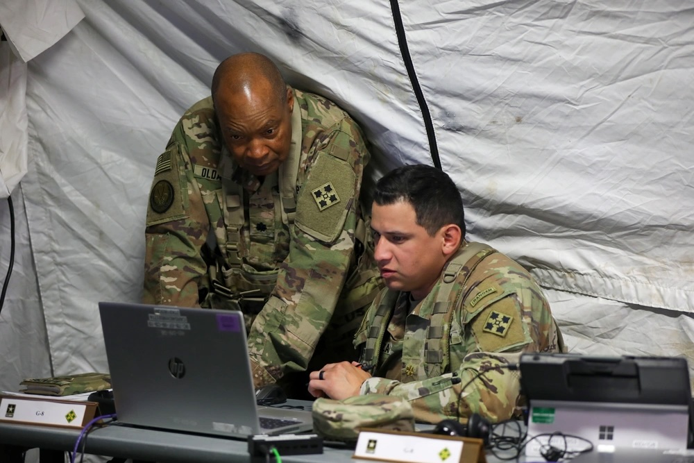 US Army officers review operational data during a command post exercise at Fort Carson, Colorado, on May 18, 2025. Photo: Pfc. Aysia Hightree/US Army