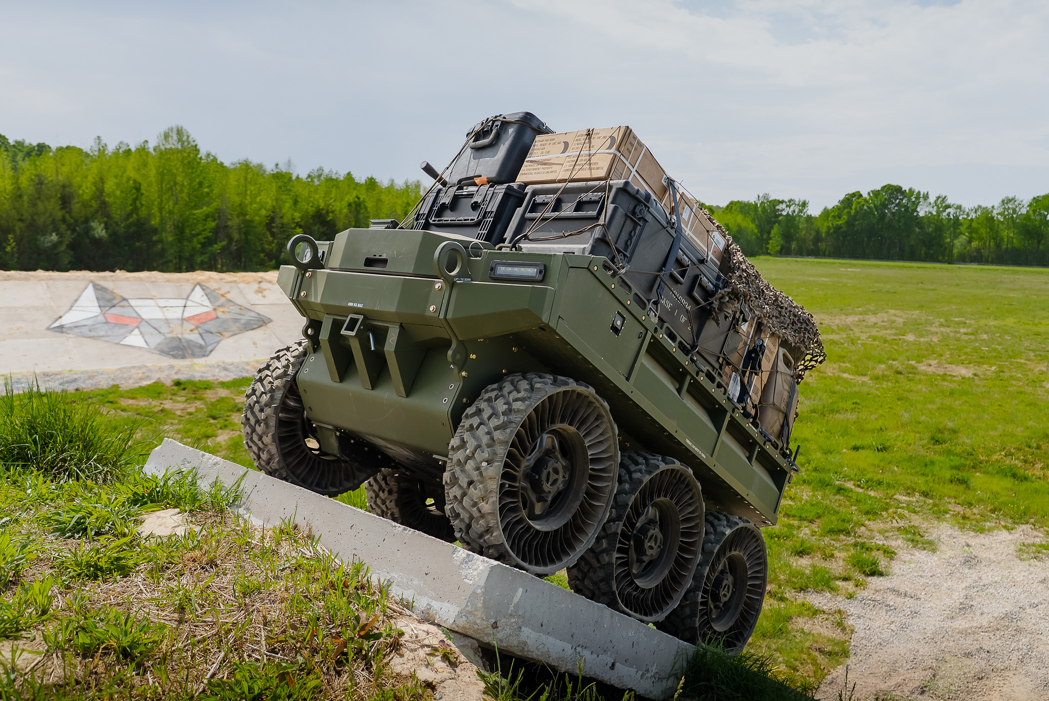 Hunter WOLF unmanned ground vehicle. Photo: BLADE/HDT